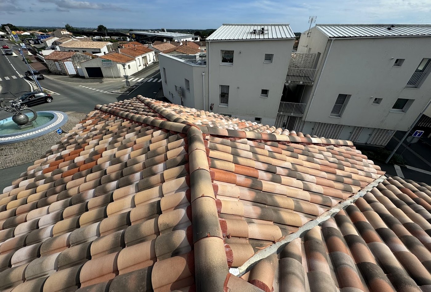Pourquoi entretenir sa toiture sur la côte vendéenne ?